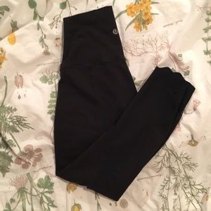 7/8 length high waisted lululemons with mesh